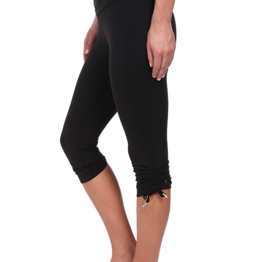 Lucy Black Lace Trim Capris